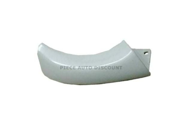 Acessar a peça Friso baixo farol direita