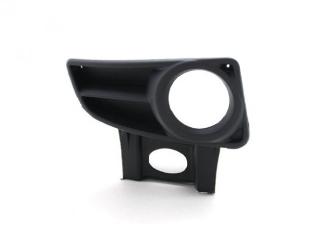 Acessar a peça Grelha direita para choques frente com buraco farol nevoeiro