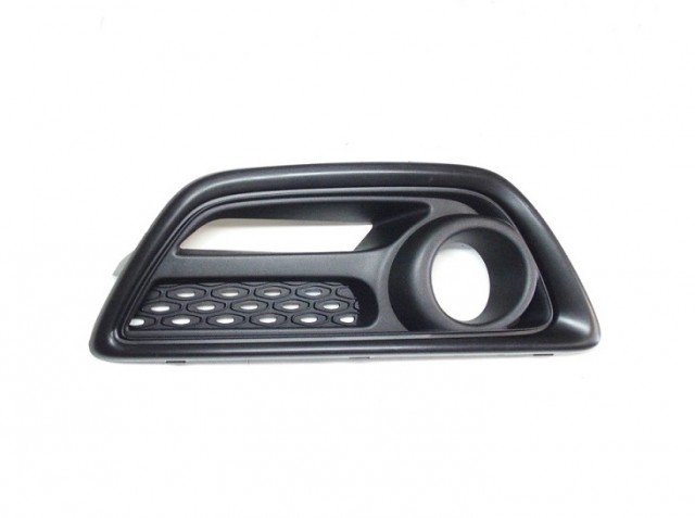 Acessar a peça Grelha direita para choques frente com buraco farol nevoeiro comburaco luz de dia