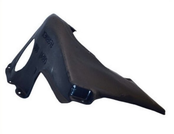 Acessar a peça Sob o motor esquerdo